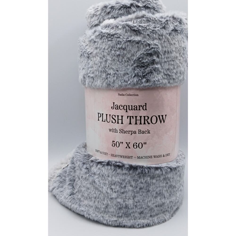 NWOT Nadia Sherpa Jacquard Plush Throw. Gray/White.
